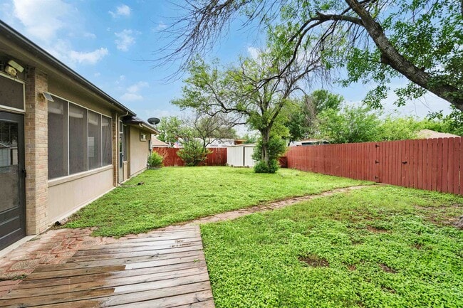 Building Photo - 117 White Feather Trail