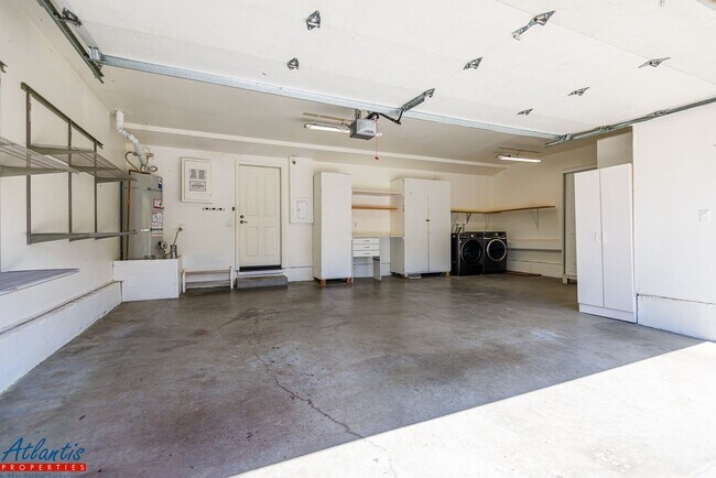 Building Photo - Desirable Evergreen Townhouse