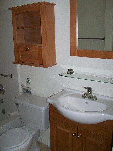 Building Photo - 13775 SW Scholls Ferry Rd