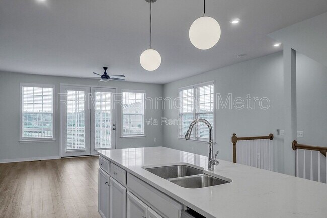 Building Photo - 1413 Kerr Dr