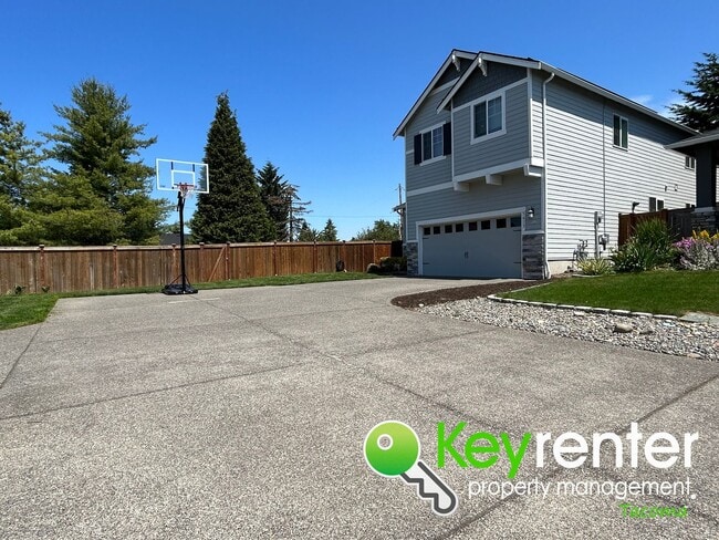 Building Photo - Spacious 5-Bed 3-Bath Home in Prime Northe...