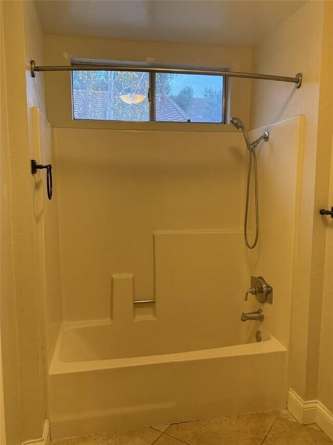 Building Photo - 444 Golden Springs Dr