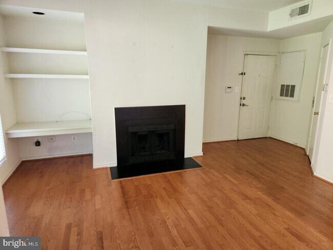 Building Photo - 3916 Penderview Dr