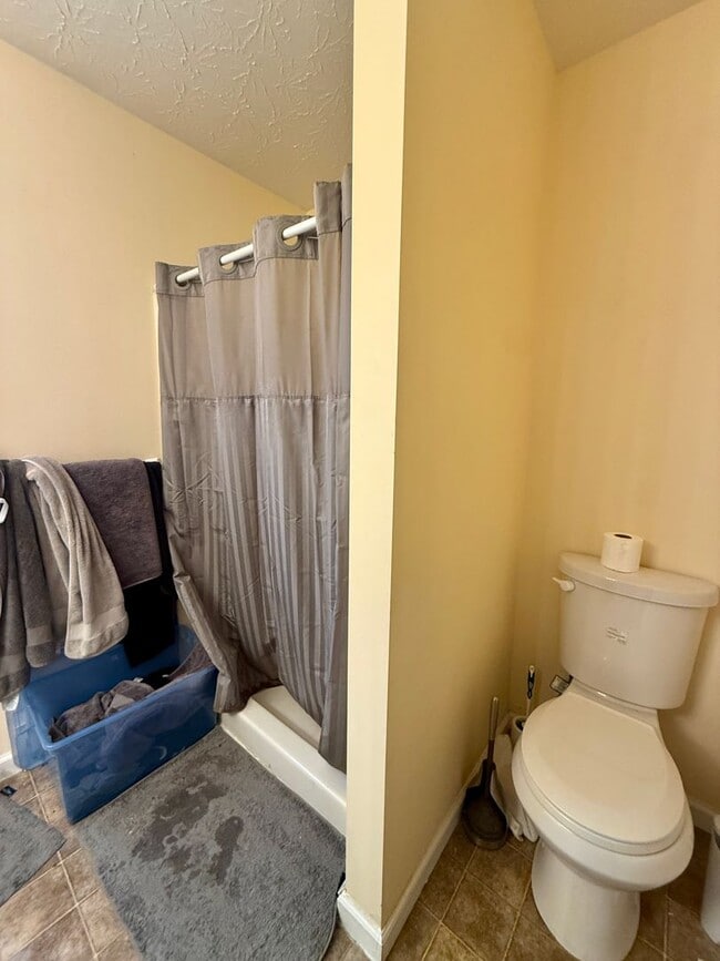 Building Photo - 424 Woodland Ave