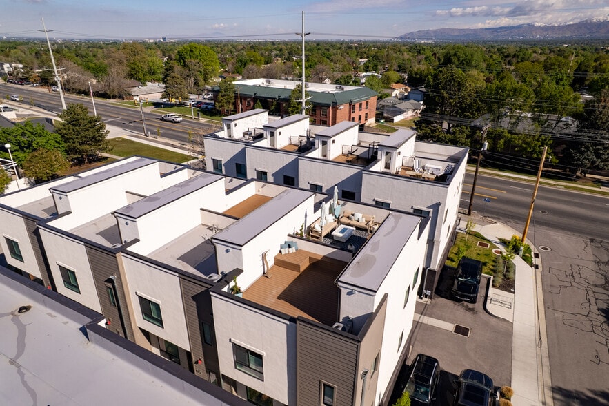 Building Photo - 6988 S Brookhill Dr