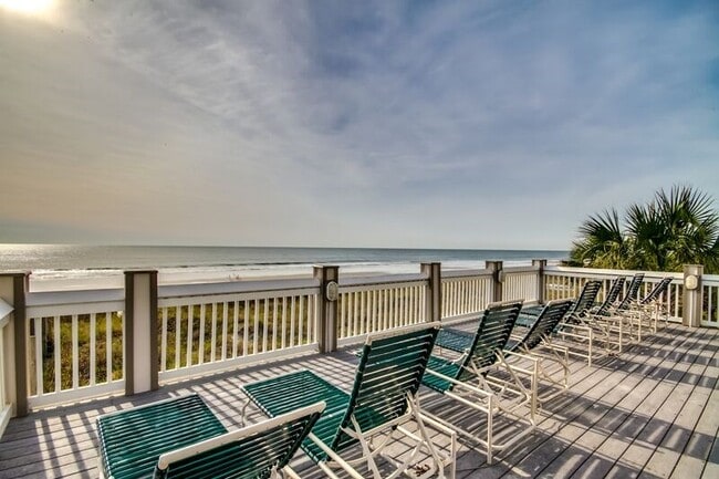 Building Photo - 2180 Waterview Dr