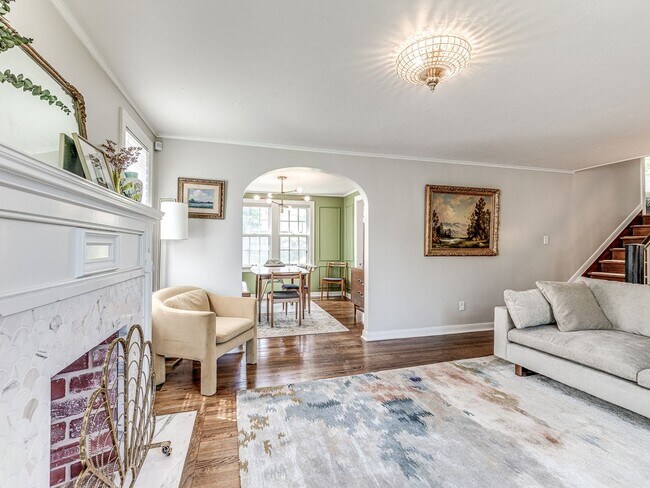 Building Photo - Beautiful 3bedroom/2 bathroom/1 Car Garage...