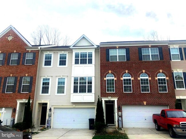 Building Photo - 6786 Green Mill Way