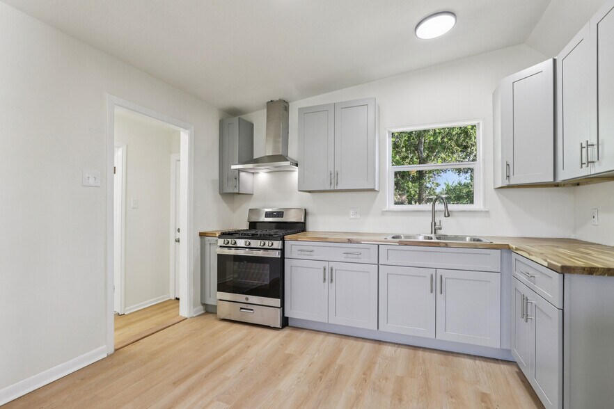 Building Photo - 4307 Skelton Dr