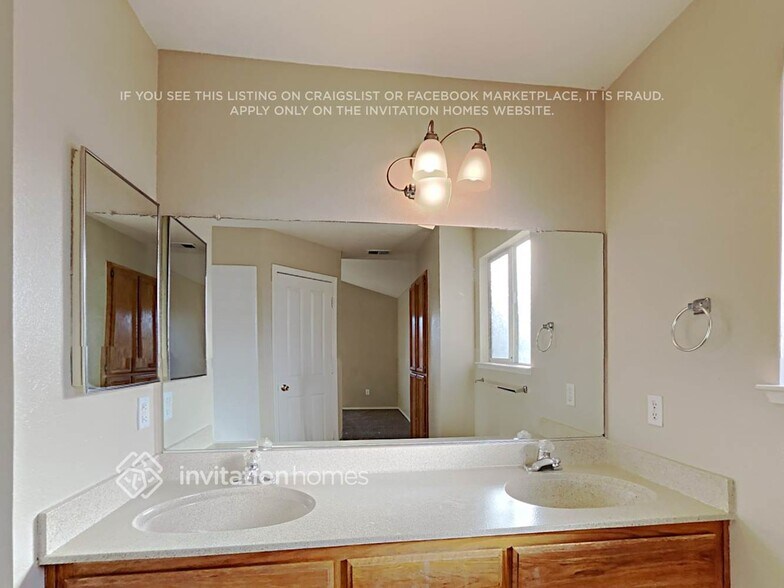 Building Photo - 8433 Falcon View Dr