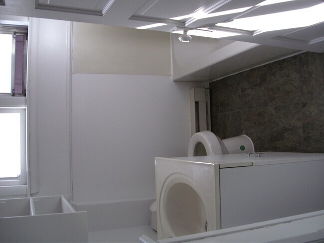 Building Photo - 209 9th St S