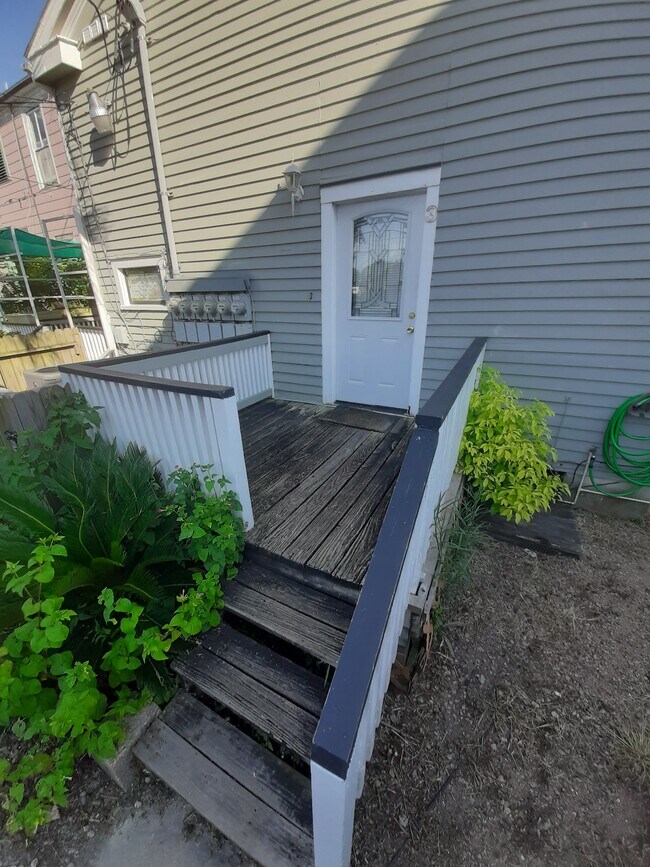 Private deck - 1522 Winnie St