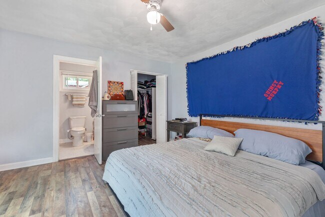 Building Photo - Welcome to this beautifully maintained 4-b...