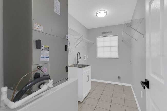 Building Photo - 2414 Sweetwater Blvd