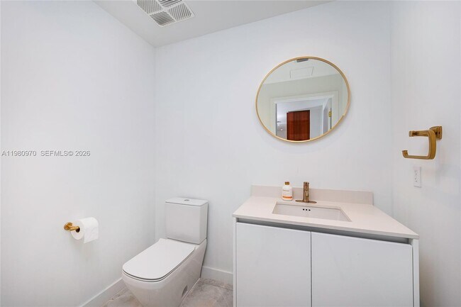 Building Photo - 2678 Tigertail Ave