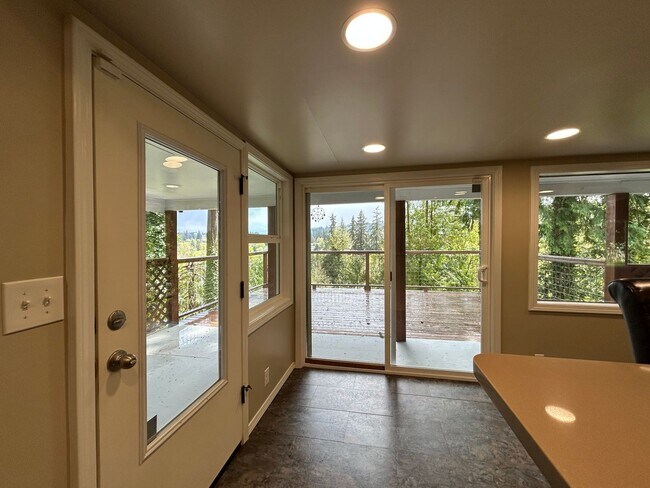 Building Photo - Stunning Views! Secluded 2 Bed, 1 Bath Gem!