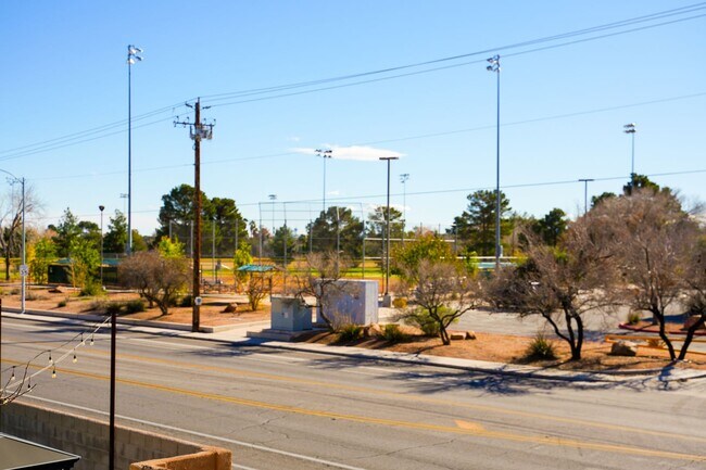 Building Photo - Stunning 3 Bed / 2.5 Bath Home w/ Loft, Two-Story Atrium & Remodeled Kitchen