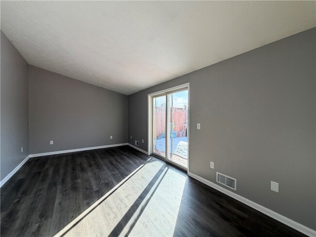 Building Photo - 598 Bram Hall Dr