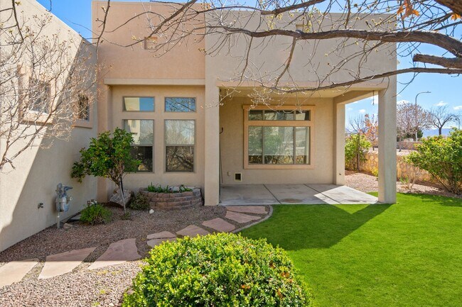 Building Photo - Spacious Home in Del Prado with pool access