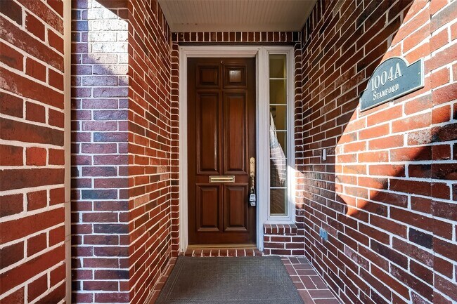 Building Photo - 1004 Stanford St