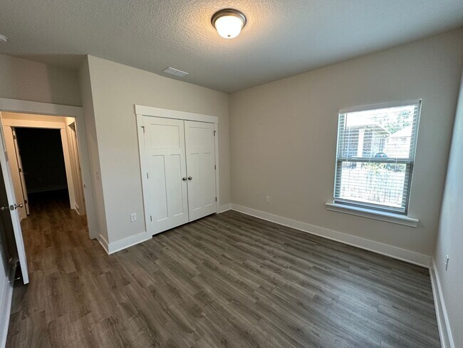 Building Photo - 4 Bedroom 3 Bath Craftsman Style Home off Beulah Rd!