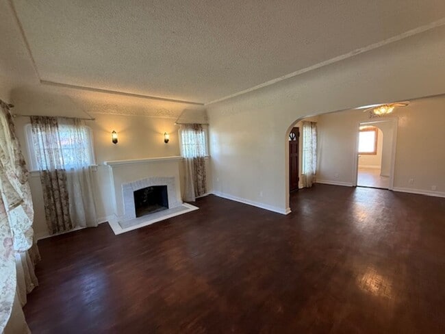 Building Photo - Corner lot home with Lots of Curb Appeal