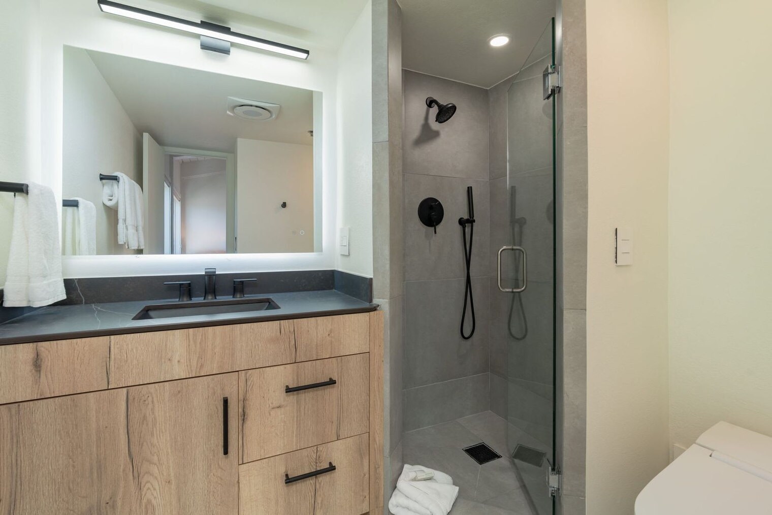 Building Photo - 360 Wood Rd