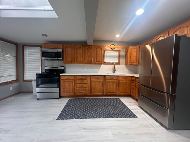 Building Photo - Welcome home- Large 3 Bedroom Home