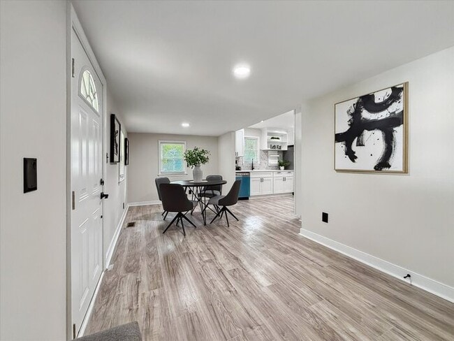 Building Photo - 3885 Strawberry Plains Rd