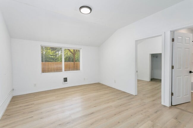 Building Photo - 2014 E 88th St