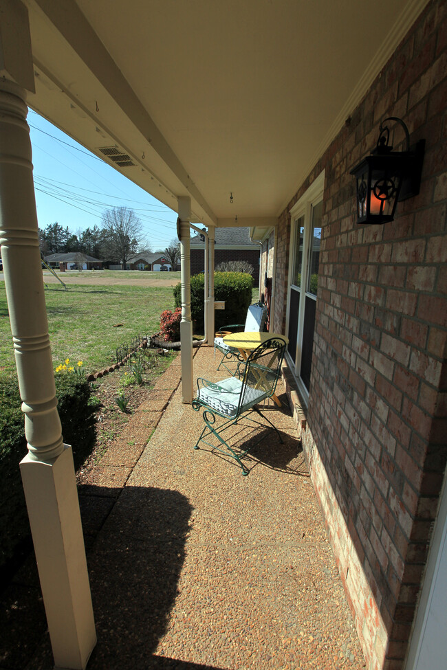 Building Photo - 3  bed, 2 bath home in Smyrna