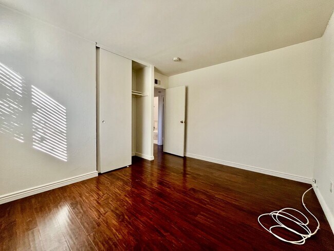 Building Photo - Spacious 3 bedroom 2 bathroom home in Birdland neighborhood.. Huge backyard,  Solar, AC EV plug