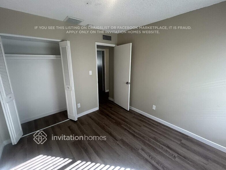 Building Photo - 3844 W Acapulco Ln