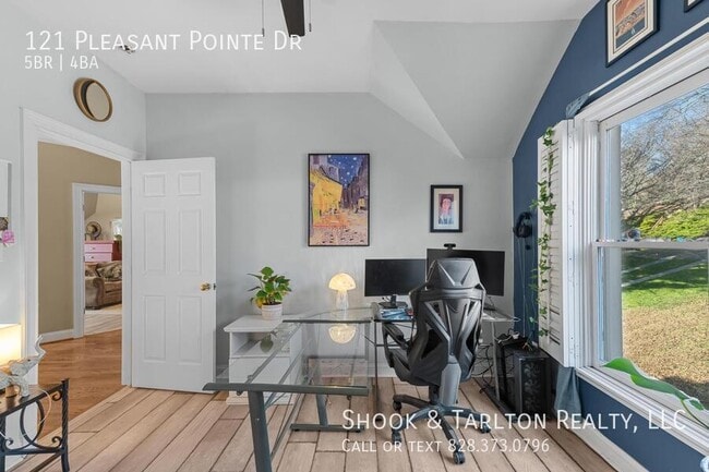 Building Photo - 121 Pleasant Point Dr