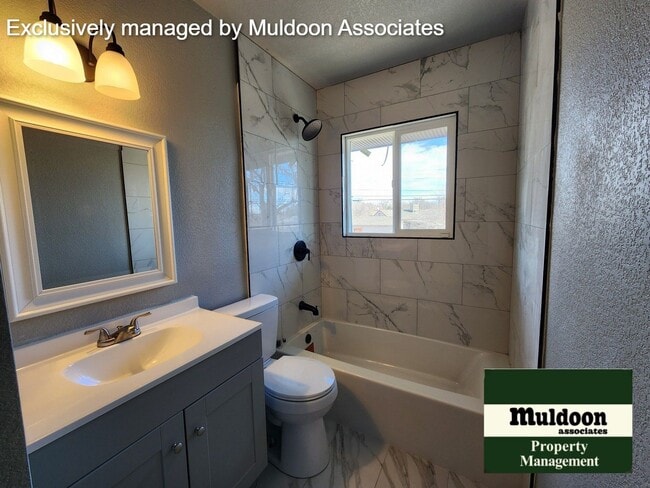 Building Photo - Fully remodeled 4 bedroom available now!