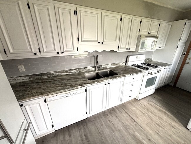 Building Photo - 118 Hazard Rd