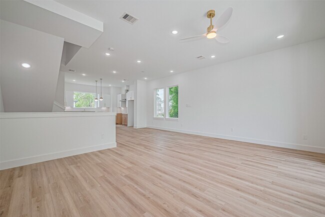 Building Photo - 6023 Maybell St