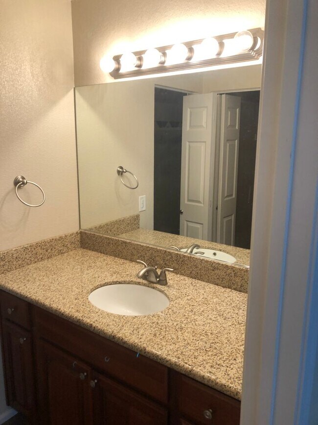 Building Photo - NICE 2ND STORY CONDO IN WOODSIDE SIERRA GA...