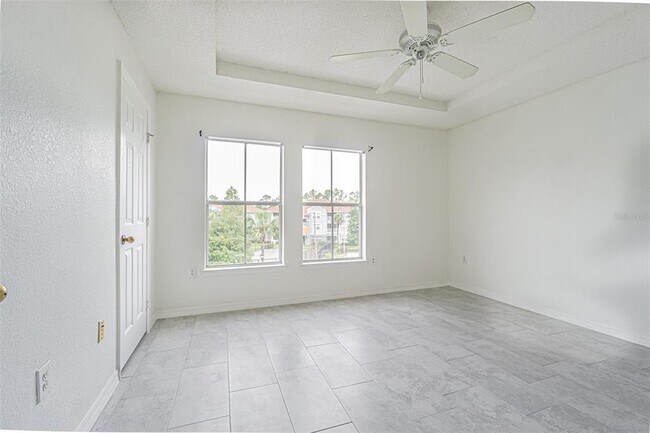 Building Photo - 18001 Richmond Pl Dr