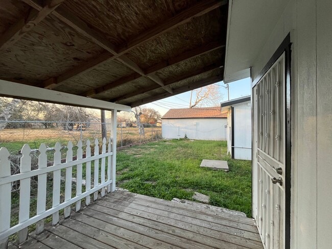 Building Photo - TULOSO MIDWAY WITH WATER AND ELECTRIC INCLUDED!!