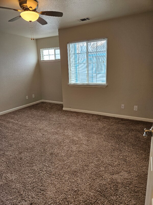 Building Photo - 1022 E 5th St