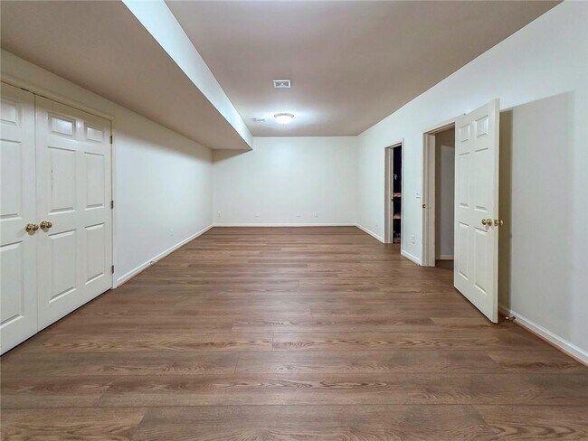 Building Photo - 2502 Oak Hill Overlook