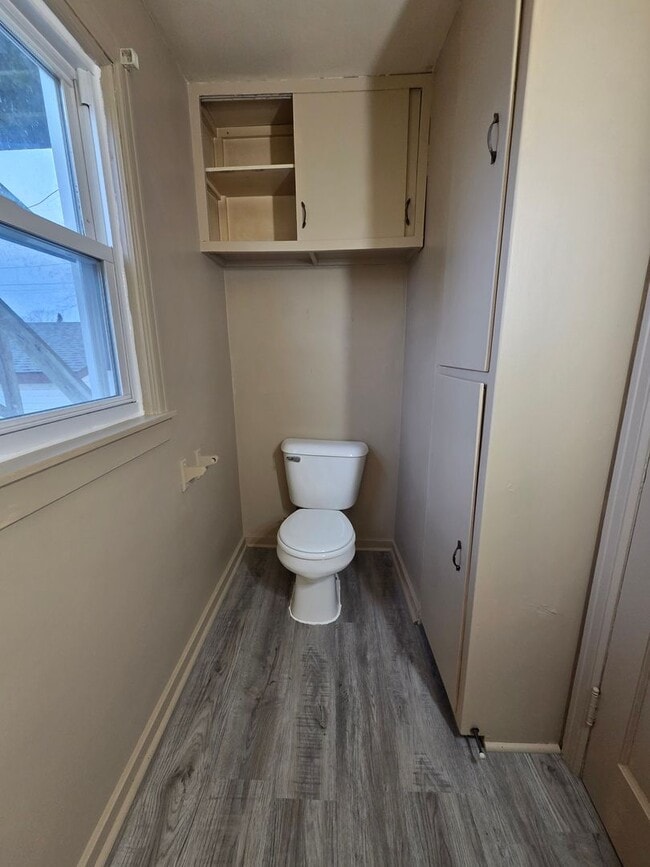 Building Photo - 304 Lake St