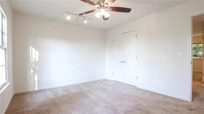 Building Photo - 5055 Mallory Ct