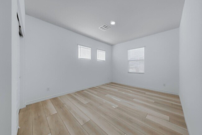 Building Photo - 2023-Built Liberty Floorplan-NEXT-GEN Suite w/3338 sq ft living space w/5 BR’s, 4 1/2 BA's, 3 car...