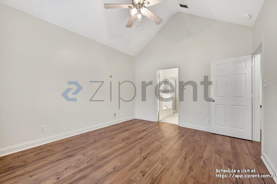 Building Photo - 2111 Daniel Way