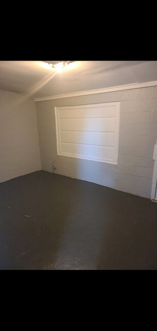 Building Photo - 4 Bed, 2 Bath/Remodled