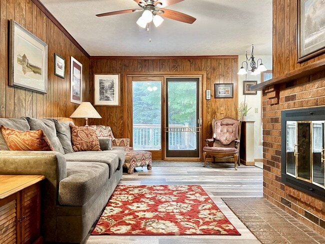 Building Photo - Cute, Comfy & Full of Charm!