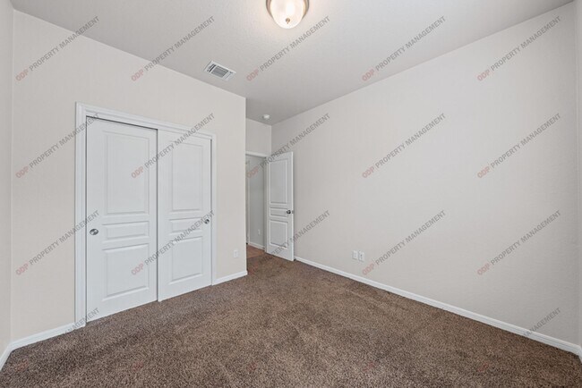 Building Photo - 418 Cross Dr.