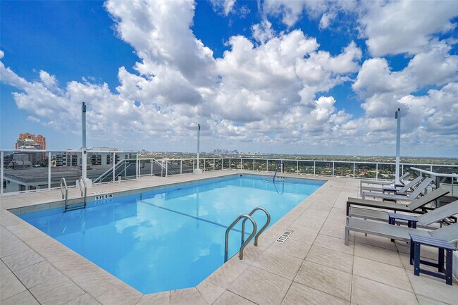 Building Photo - 2841 N Ocean Blvd